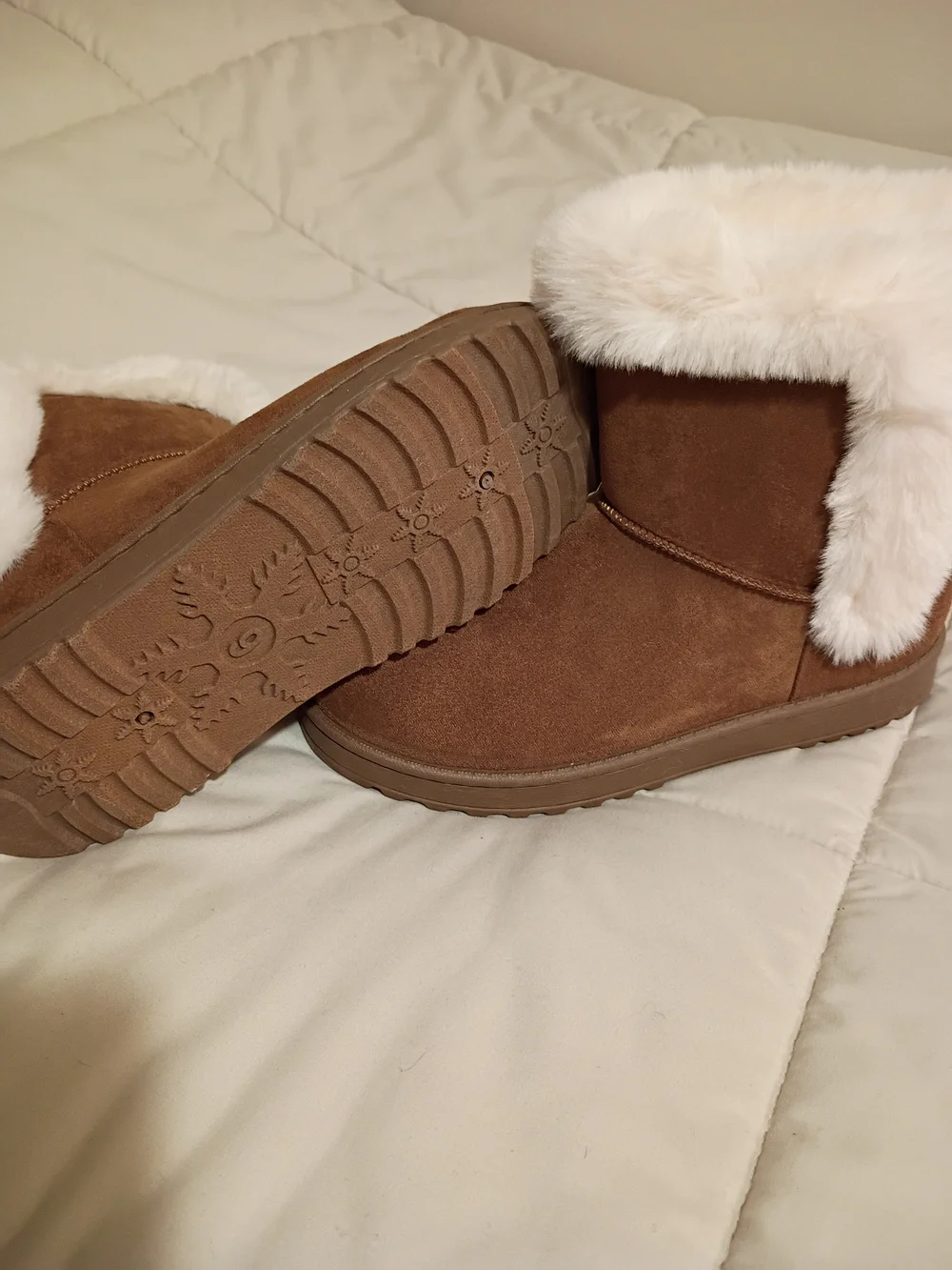 SO Paulina Faux Fur Cuff Boots Brown & White Like New